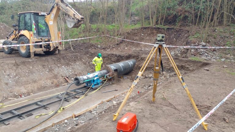 Aplicaciones del Hincado Horizontal de Tuberías: Soluciones Subterráneas para Infraestructura Vial y Ferroviaria